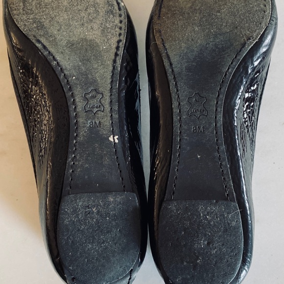 Black/Gold Tumbled Patent Tory Burch ballet flats in very good condition size 8. - Picture 7 of 7